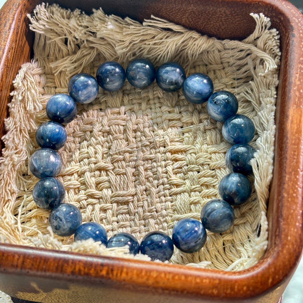 9–10mm Natural Blue Kyanite Gemstone Bracelet
